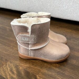 UGG boots, - baby / toddler size 7, metallic pink suede, molded rubber outsole